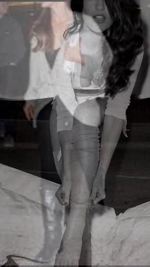 Minka Kelly Shows off Her Pantyhose