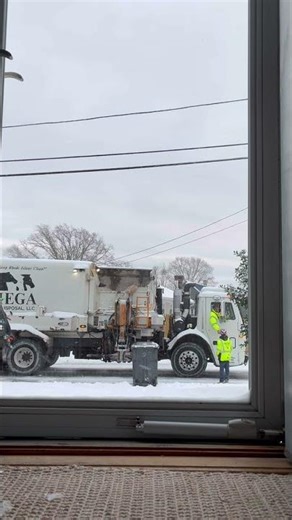 Old mega disposal asl on after snow storm trash in riverside 7:41 am #fyp #trashtruck
