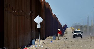 Arizona border crossing closing over overwhelming migrant arrivals