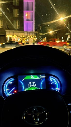 Besoin d’un taxi maintenant ? On est déjà sur la route. 🚖 Taxi Coop Montréal.#taxicoopmontréal