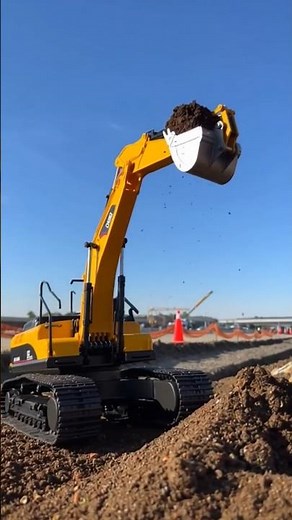 Massive RC Tracked Excavator Unboxing & Digging Test | Heavy Construction Toy