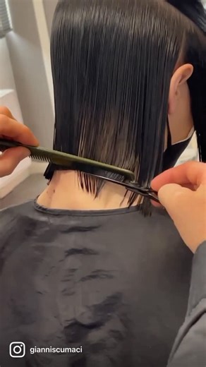 Gianni Scumaci on Instagram: "During a live demonstration on creating a line taken from our ONLiNE technique ‘The Square line tutorial… To learn more CLICK on the link in bio..👆🏼✂️ https://courses.gianniscumaci.com . . . . . ——— GS ONLiNE —— Head by @exalto_professionnel #haircut #creativehaircuts #haireducation #instahair #hairbrained shorthair salon haircolor hairstyling hairdresser hairstylist prescioncutting saloneducation hairseminar hairdressing gseducation hairnerd behindthechair hair h