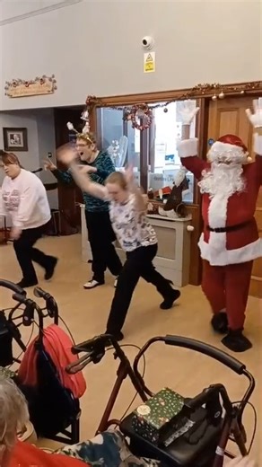 🎄🎅 Santa gets into the swing of things at College View Nursing Home Christmas Party 🎅🎄 Our Christmas Party, hosted by Jade Arbo, Director of Nursing! The day was filled with laughter, singing, and a lively Hokey Pokey dance featuring some of our Residents, Staff & Santa 💃 The celebrations also included fabulous food from our Chef and Kitchen team, and a wee festive tipple to toast the season! 🍰🥂 A huge thank you to our Activities Coordinators, Fiona and Ashley, for coordinating all the Ac