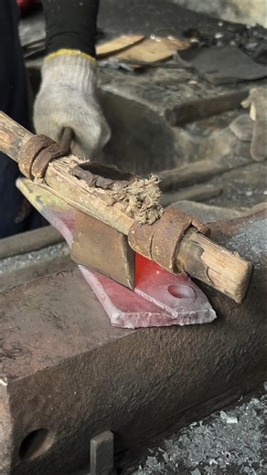 Leaf spring cutting — blacksmith technique