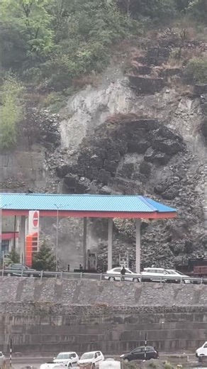 land slide latest #latestnews #viral #viralvideo #