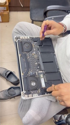 Macbook pro Keyboard repairing #educational #repair #macbook #apple #diy #repair #marshall #speaker