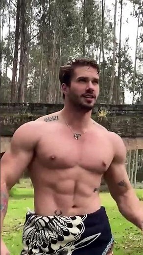 Muscle Hunk with BIG Tool in His Hand 手握大物的肌肉男