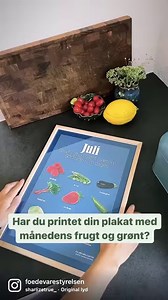 HOLD RÅT OG FÆRDIGT KØD ADSKILT, NÅR DU GRILLER 🤒 Hvert år bliver mange danskere syge, fordi de ved en fejl har fået saft fra råt kød over på færdig mad. 🩸Blot få dråber saft fra råt kød kan være nok til at gøre dig syg. Fødevarestyrelsen har derfor 4 råd til dig, der steger kød på grillen denne sommer. 1️⃣ Hold råt kød adskilt fra færdigstegt kød. 2️⃣ Brug ét fad til råt kød og et andet rent fad til færdigstegt kød. 3️⃣ Brug én grilltang til det rå kød og en anden ren tang eller gaffel til fæ