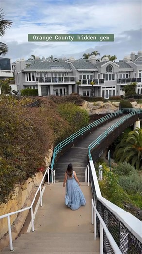 One of the most picturesque views in Orange County 💚 📍Dana Point Bluff Top Trail is a very short cliffside trail with stunning views of the Dana Point Harbor, beautiful arches and variety of plants. It is just 0.2 miles, and it is close to other beautiful places, the harbor itself, beaches and other viewpoints. It also shows some historical facts about the area. | Asya - All about California and traveling
