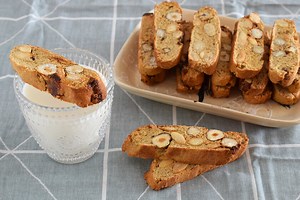 Biscotti sin azúcar de almendras, avellanas y dátiles: receta energética saludable sin gluten