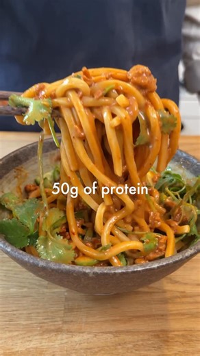 FINN TONRY on Instagram: "50 30 | S2 EP. 5 SPICY PEANUT CHICKEN NOODLES 🍜💪🍗 50g Protein | 676 Cal | 26 Fat | 60 Carbs INGREDIENTS FOR 2 For the miso peanut sauce 40g peanut butter 25g white miso 20ml rice vinegar 20ml soy sauce 1 tbsp sugar ½ tsp MSG (optional) 65ml water For the herb salad ½ cucumber 10g fresh coriander 4 spring onions For the spicy chicken 1 garlic cloves 1 tbsp gochujang 1 tbsp Korean chilli flakes 1 tbsp dark soy sauce 1 tbsp rice vinegar 1 tbsp sugar 400g chicken mince 1