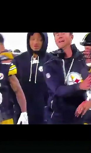 Aaron Rodgers Celebrates… Then Gets CRUSHED by His Own Lineman 😂💥 #football