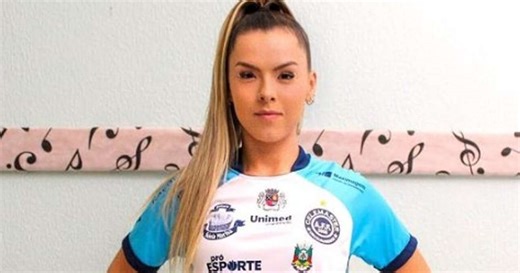 Atleta é desligada de time por criar conteúdo adulto e denuncia hipocrisia no esporte