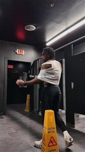 been restarting this fitness posting thing for a minute now.. but the truth is, this is really my daily life. i only had 5 hours of sleep last night bc i was up late working on some new content for my YouTube channel but regardless, we show up. Show up when it’s early, when you’re tired, when nobody’s watching. growth always feels slow in the moment, until you look back and realize how far you’ve come. i’m just documenting the work now… nothing perfect, nothing forced