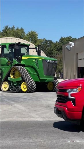 SOUND ON 🔉 John Deere’s first diesel tractor ↗️ modern day diesel tractor #9rx #johndeere #tractors