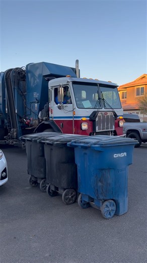 CR&R Trash Truck Slamming & Reversing! 🦾🤙 #garbagecollection #automobile #garbagetruck
