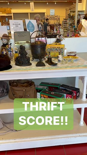 Awesome 1970’s Aladdin Disney School Box lunch box! This cutie has sold, but I am always looking for more! #vintagedisney | Part-Time Pickers