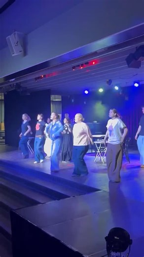 Mulernes Legatskole STX og HF on Instagram: "Så er første øveweekend i hus 🎭 Masser af energi, musik og godt humør🎶 Husk at købe dine billetter på linket 🎟️ https://place2book.com/da/sw2/sales/event_list/EM13753"