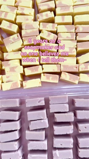 We love a good whipped sugar scrub- BUT, if you're short on time or space, an exfoliating mini soap is a great fit for your natural aesthetic. Who knows, maybe our bars will become one of your new favorite products❤️ #handmadebusiness #soapmaking #soapbusiness #handmadesoap #cutesoap