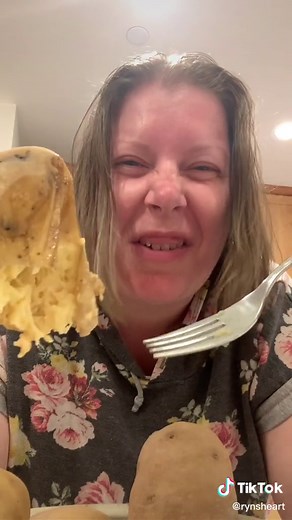 Ewwww yuck blahaythdjdbekjkksbdh | rotten potato smell