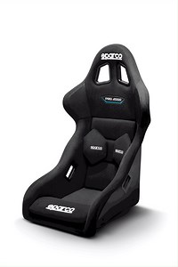 The PRO 2000 has been updated and improved for 2020. It now features QRT lightened technology, higher shoulder harness openings for taller drivers and a new shape that allows for more clearance when shifting. | Sparco
