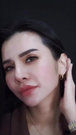 Maria Vania Artist Photoshoot and Modeling: Real vs Fake Body