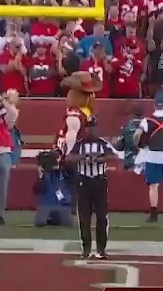 The 49ers mascot was devastated seeing the missed field goal | NFL on FOX