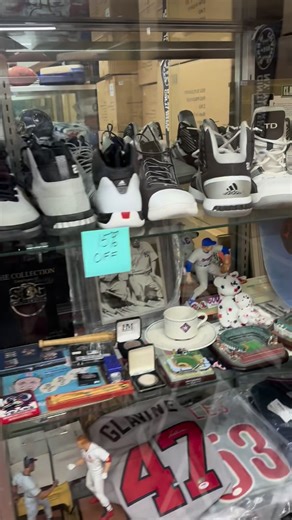 Sports Cards Plus in San Antonio, Texas #whodoyoucollect #thehobby #sportscards #cardcollector #cardcollection #cardcollecting #baseballcards #basketballcards #sanantonio | RVD With The Cards