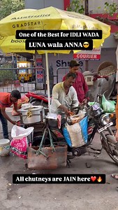 LUNA wala ANNA sells one of the best Idli Wada on the streets of Mumbai with all of his Chutneys being JAIN😍😍 and sets up the cart on his bike itself❤️🔥 The chutneys are the real game changers here with a unique taste and takes the taste to another level. He has Idli, Medu Wada, Dosa and Dal Wada and all costs ₹30 only. The coconut chutney and tomato chutney are very good in taste. Timings: 7 AM to 1 PM Where📍: Outside Apna Bazaar Petrol Pump, JP Road, D N Nagar, Andheri (West), Mumbai. 🎥: 