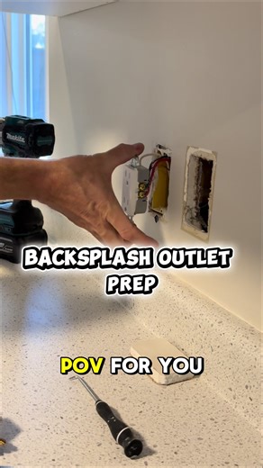 Always tape your outlets, and you’ll never have to worry about getting shocked when installing a backsplash. If your electrician is good, they’ll have already done it for you 😊 #pov #asrm #tips #splash #electrician m