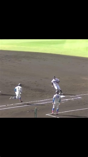 ピンチで花咲徳栄 阿部航大くんを抑える新潟産大付 宮田塁翔くん（2024年8月9日 甲子園1回戦 花咲徳栄 対 新潟産業大付）