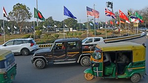 Chandigarh: जी-20 बैठक के लिए चंडीगढ़ तैयार, ट्रिब्यून चौक पर लगे 20 देशों के झंडे, पहुंचने लगे प्रतिनिधि