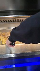 🍟🔥 HOW WE GET OUR CHIPS SO CRISPY 🔥🍟 Ever wondered why our chips hit different? Here’s the secret… we double-cook them — the proper way. In this video, you’ll see us blanching our fresh, hand-cut chips, a key step that softens the potato on the inside while preparing it for that final, golden crisp. Once they’re blanched, they’re finished off in the fryer to give you: ✨ Crispy on the outside ✨ Fluffy on the inside ✨ Perfect every time No shortcuts. No frozen nonsense. Just real potatoes, pre