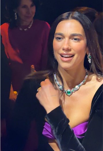 Dua Lipa sublime en robe Balmain à Rome