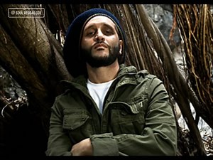 Alborosie ft Gramps Morgan - One Sound #SoulReggae #Nowgreetingstotheworld #PorQueElReggaePorElBarrioHaceBienYEsNecesario Un canto humilde y sencillo con mucho corazón es el que predican estos dos prodigios de la música reggae. Mucho del amor por sus raíces que conectan a su parte africana, a la cual consideran también como madre. Este es un fragmento de lo que pregonan también con ese mismo amor a la isla de Jamaica.. "Decimos, un amor desde el este de Jamaica..! Decimos, un corazón directo a Á