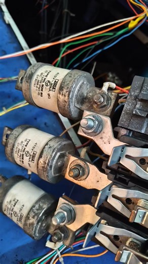 LC1-FDP225AE contactor-coil is burnt and fixed it the contactor🪛🔧 #electrician#panels#electrical