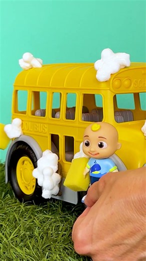 Toy Play Bus - COCOMELON
