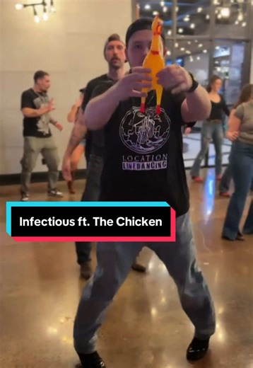 The chicken was dancing reckless 🐓 🕺🏻 @Dylan Ryan 🎶: Infectious (feat. Snoop Dogg) - Charlie Wilson 🕺🏻: Infectious 🧠: Satu Ketellapper & EWS Winson 📍: @Shut Up and Dance! 🎥: @Spins #linedance #linedancing #linedancersoftiktok #infectious #chickencult
