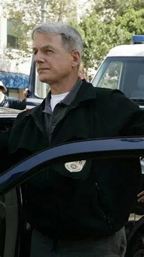 What Really Happened To Mark Harmon? — Fans of NCIS and television enthusiasts alike have long wondered about the enigmatic life of Mark Harmon, the actor whose calm charisma and commanding presence made him a household name. Behind the scenes, Harmon’s journey has been far more complex than his on-screen persona suggests. From early career successes to personal struggles and the relentless pressure of maintaining relevance in Hollywood, Harmon’s path has been anything but simple. Rumors of heal