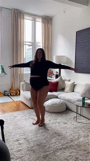 ashleygraham (@theashleygraham)’s videos with Helikopter - Fazlija