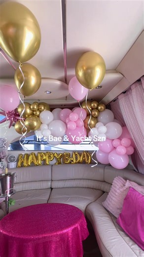 It’s Bae & Yacht Szn Book in advance to not have your weekends taken #yachtseason #bookayachtmiami #balloondecorations #birthdayidea