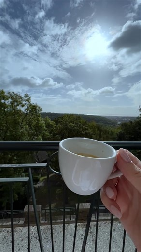 Winter dreams, wrapped in warmth. ❄️✨ Slow mornings. Rich flavours. Crisp sheets. A candlelit dinner, balcony views, and the hush of a frosty sunrise. Tap the link in bio to unwrap your perfect winter stay. https://www.celtic-manor.com/offers/hotel-offer-gourmet-stay-dine/ | The Celtic Manor Resort