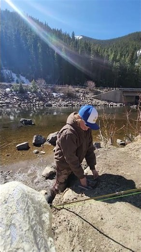 Choosing the right bug...... #flyfishing #fly