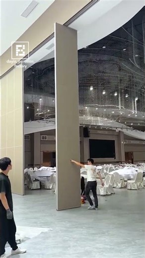 This Movable Wall Transforms Big Halls Instantly
