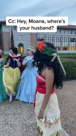 Moana tells it how it is 😂 #princess #moana #ariel #snowwhite #cinderella #fyp #houstonprincess #cosplay #funny