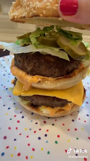 Recreate McDonald's Big Mac at Home with this Tutorial