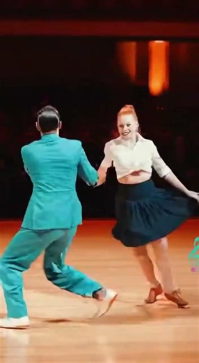 【圧巻のキレ！】レトロで熱いスウィングジャズの世界へ🕺💃 息ピッタリな二人のダンスに釘付け✨ #スウィングダンス #SwingDance