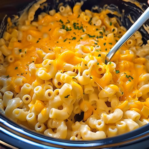 🧀✨ Creamy Crock Pot Mac and Cheese – Easy, Cheesy & Comforting | Recipes by Lisa
