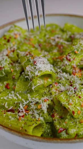 Pesto Rigatoni with Cherry Tomatoes Recipe