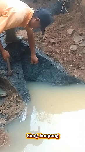 3.5K views · 20 reactions | NATURAL STONE Technique for breaking apart super hard rocks, but failed to split #natural_stone #naturalstone #tradisional_manufacture #back_to_nature #stone_quarry #stone #quarry #diy #tutorial | Kang Jampang | Facebook